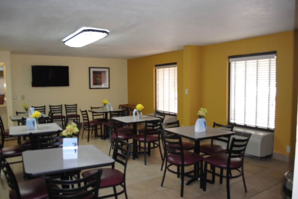 Days Inn by Wyndham Jacksonville Airport - photo 24
