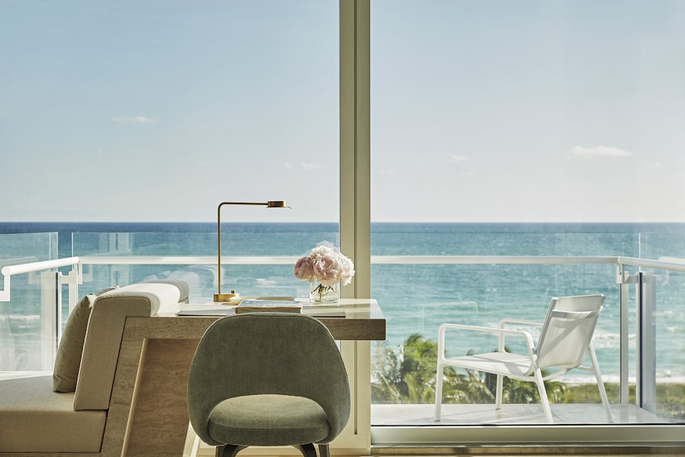 Four Seasons Hotel at The Surf Club - photo 31