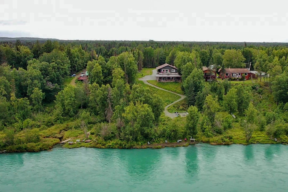 River Views & Fire Pit: Cozy Soldotna Apartment — 4-Star Luxury Hotel in Soldotna, United States