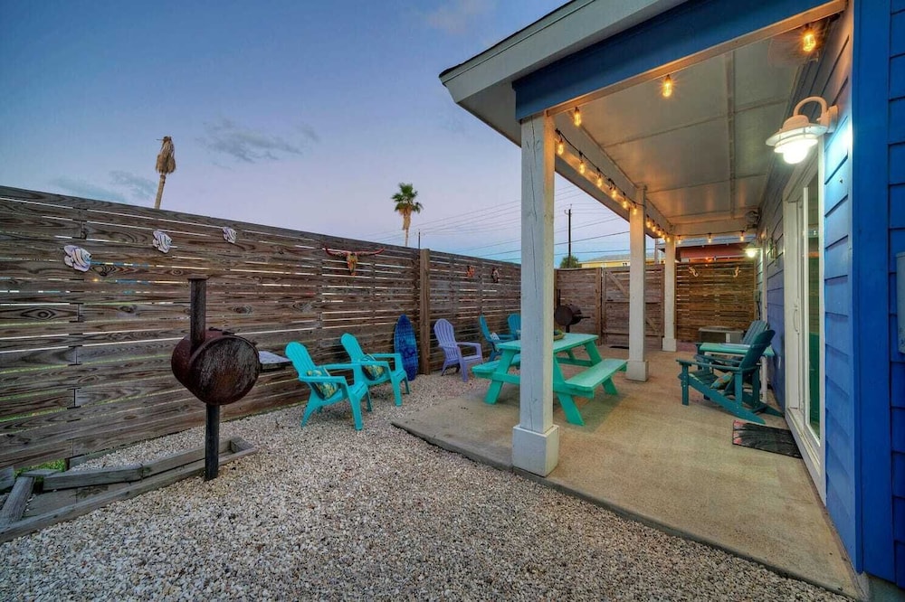 Private Yard Shared Pool Near the Beach Bluetique Hotel by Avantstay - photo 31