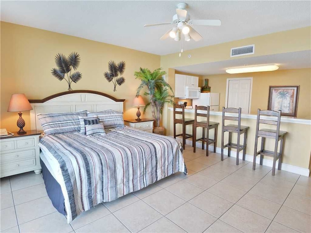 Majestic 1708 West Tower I Studio Condo - photo 4