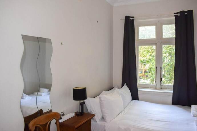 1 Bedroom Apartment With Incredible Location — 4-Star Luxury Hotel in Sydney, Australia