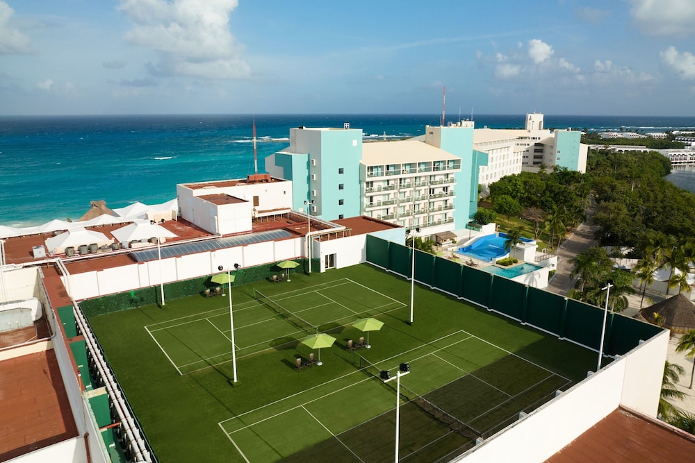 Tennis court