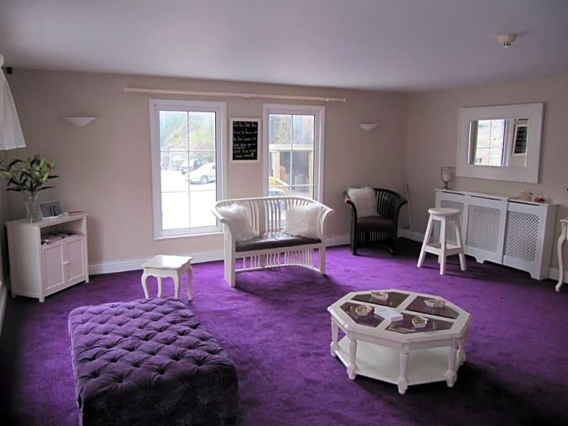 White Lady Hotel
