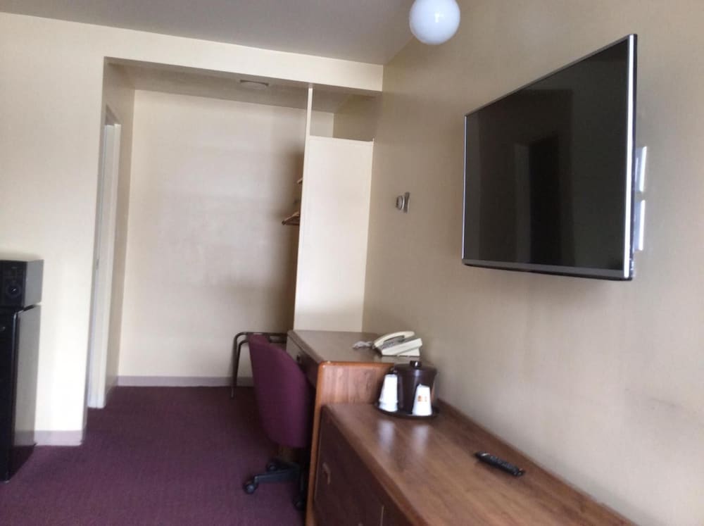 Allenwood Motel - photo 18