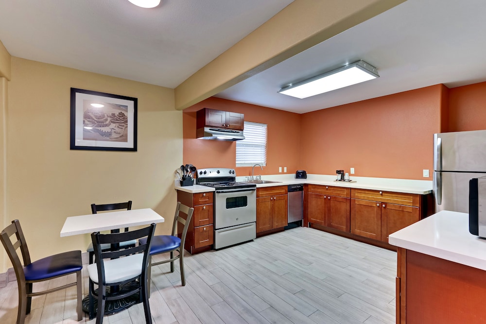 Captain's Quarters Inn - photo 8