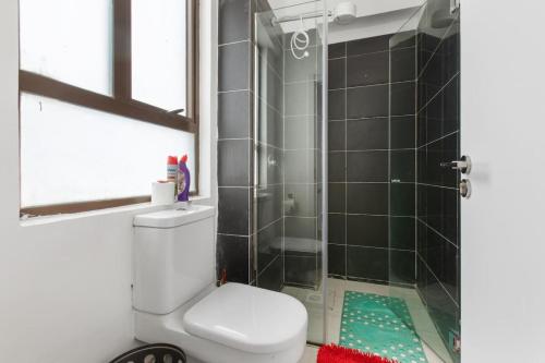 Fully equipped 1BR Apt W Prime Location King Bed