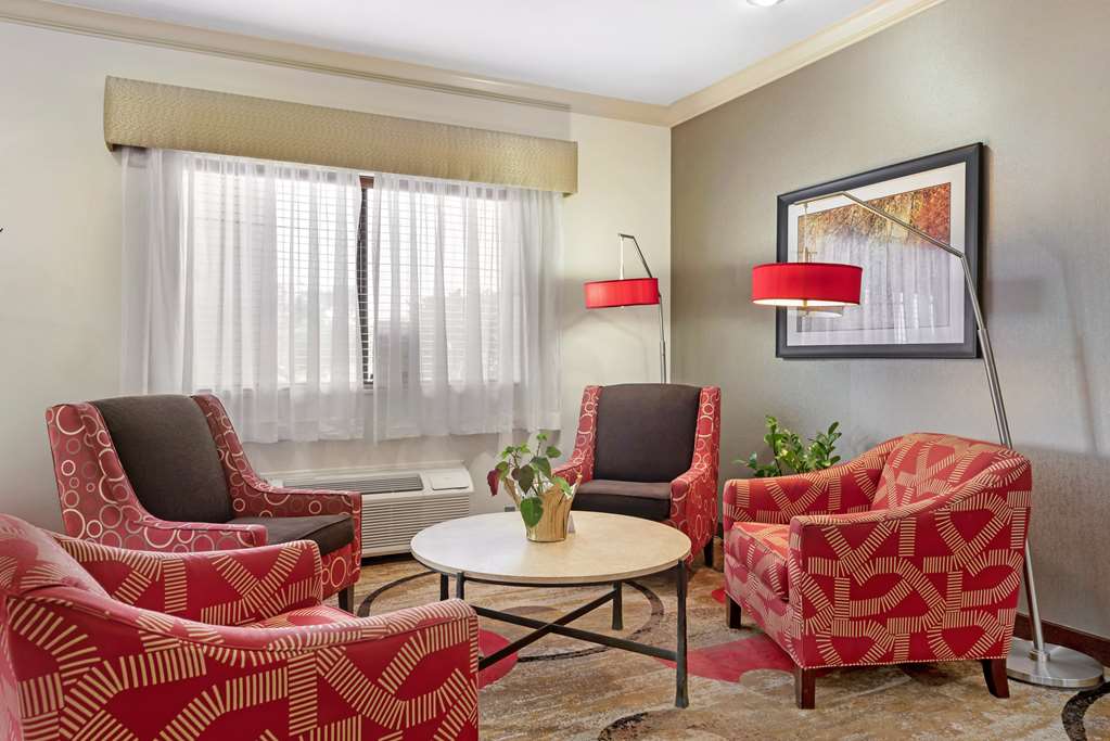 Best Western Plus Eagleridge Inn & Suites - photo 46