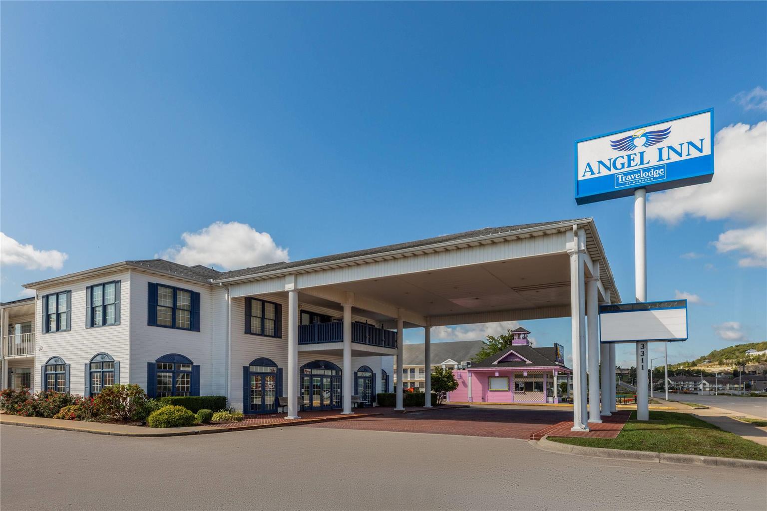 Angel Inn Near IMAX a Travelodge by Wyndham — hotel in Branson