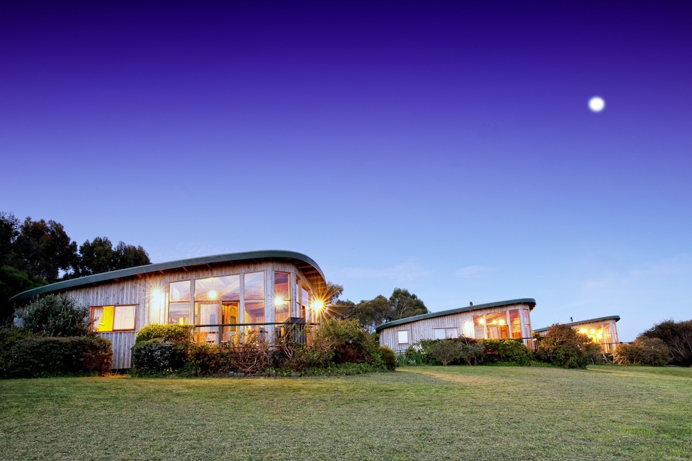 The Boomerangs — 4-Star Luxury Hotel in Apollo Bay, Australia