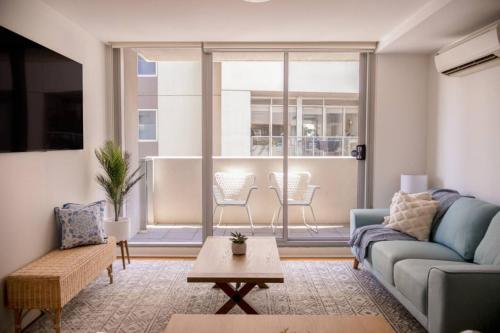 Beautiful 2 Bedroom Apartment in Port Melbourne — 4-Star Luxury Hotel in Melbourne, Australia