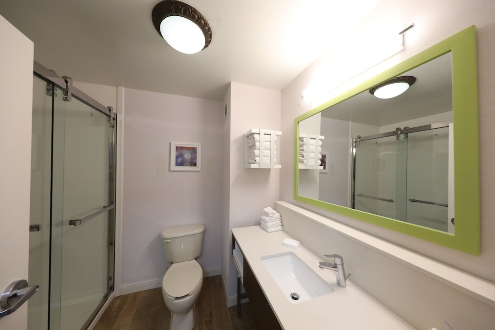 Hampton Inn Hutchinson - photo 45