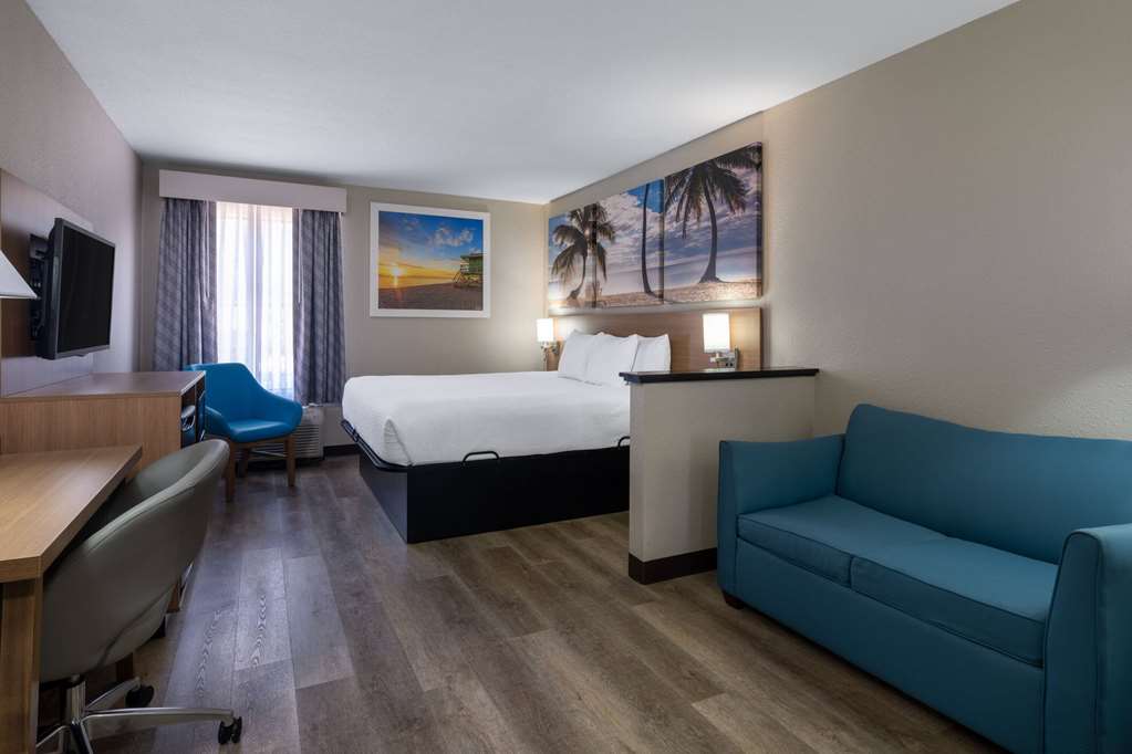 Days Inn & Suites by Wyndham Commerce - photo 18