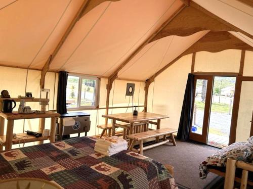 Howling Wolf Resort — Seward — photo 3