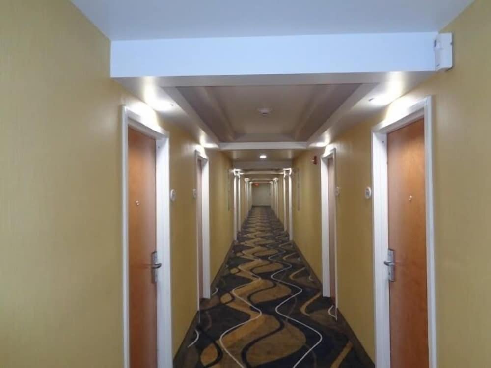 Plymouth Bay Inn and Suites - photo 20