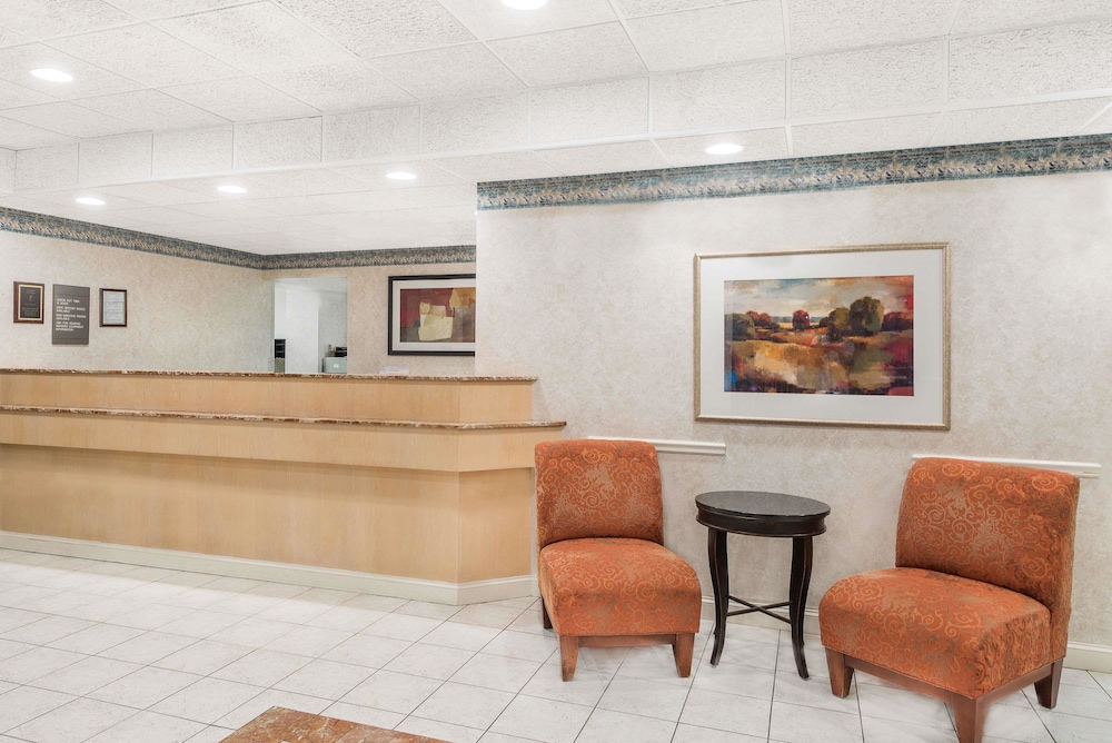 Howard Johnson by Wyndham Amherst Hadley - photo 13