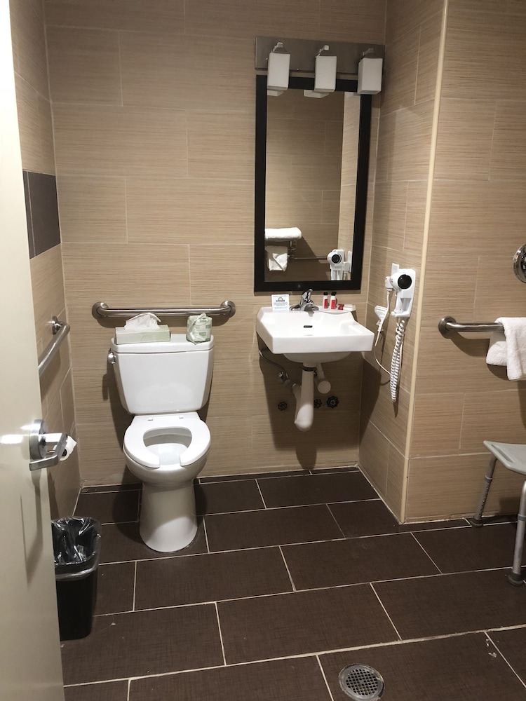 Days Inn by Wyndham Brooklyn Borough Park - photo 27