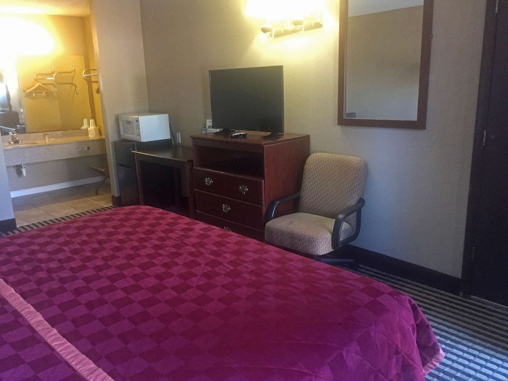 Americas Best Inn Eureka - photo 4