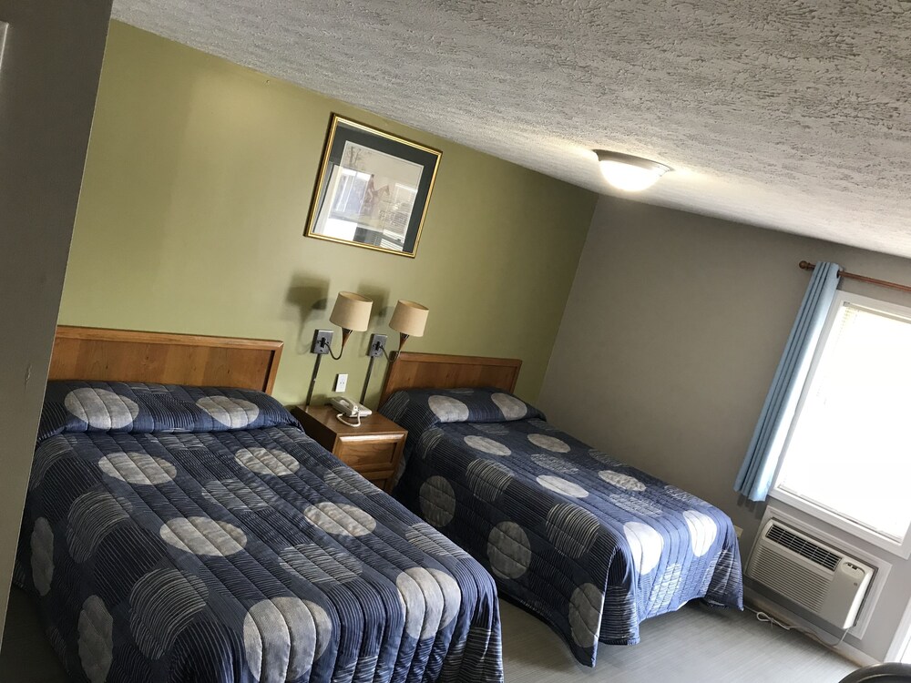 Travelers Inn And Suites - photo 4