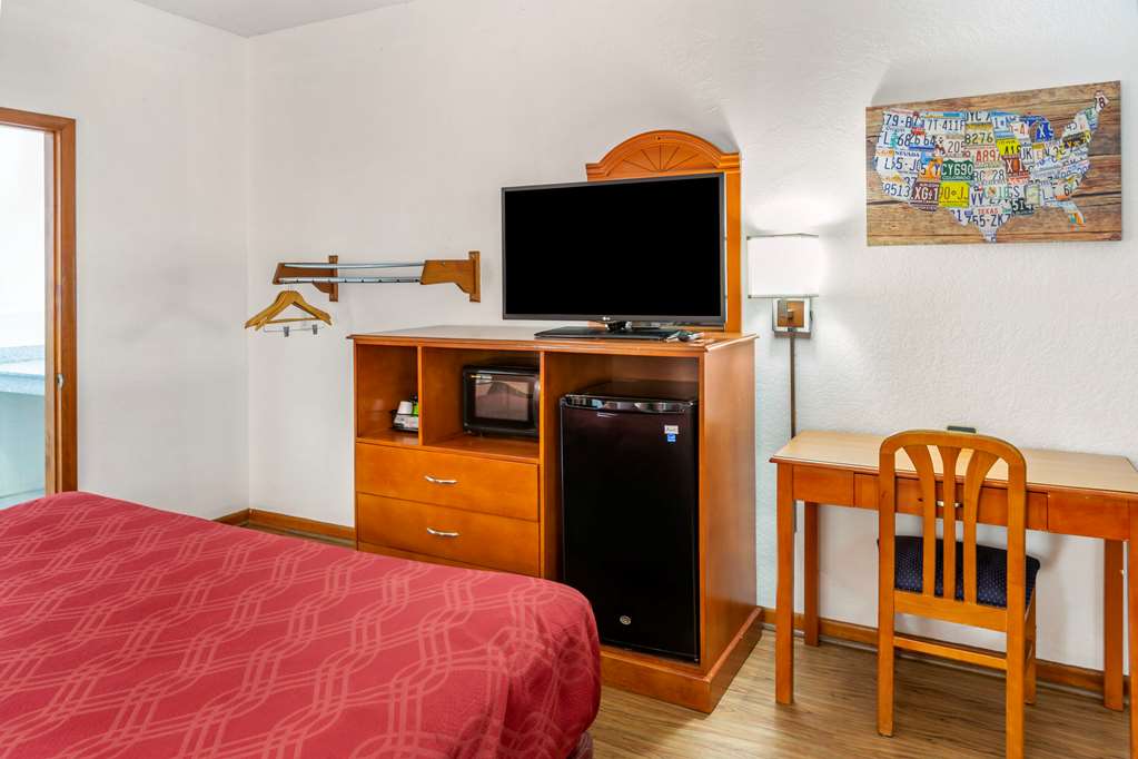 Econo Lodge Inn & Suites Albany North - photo 16