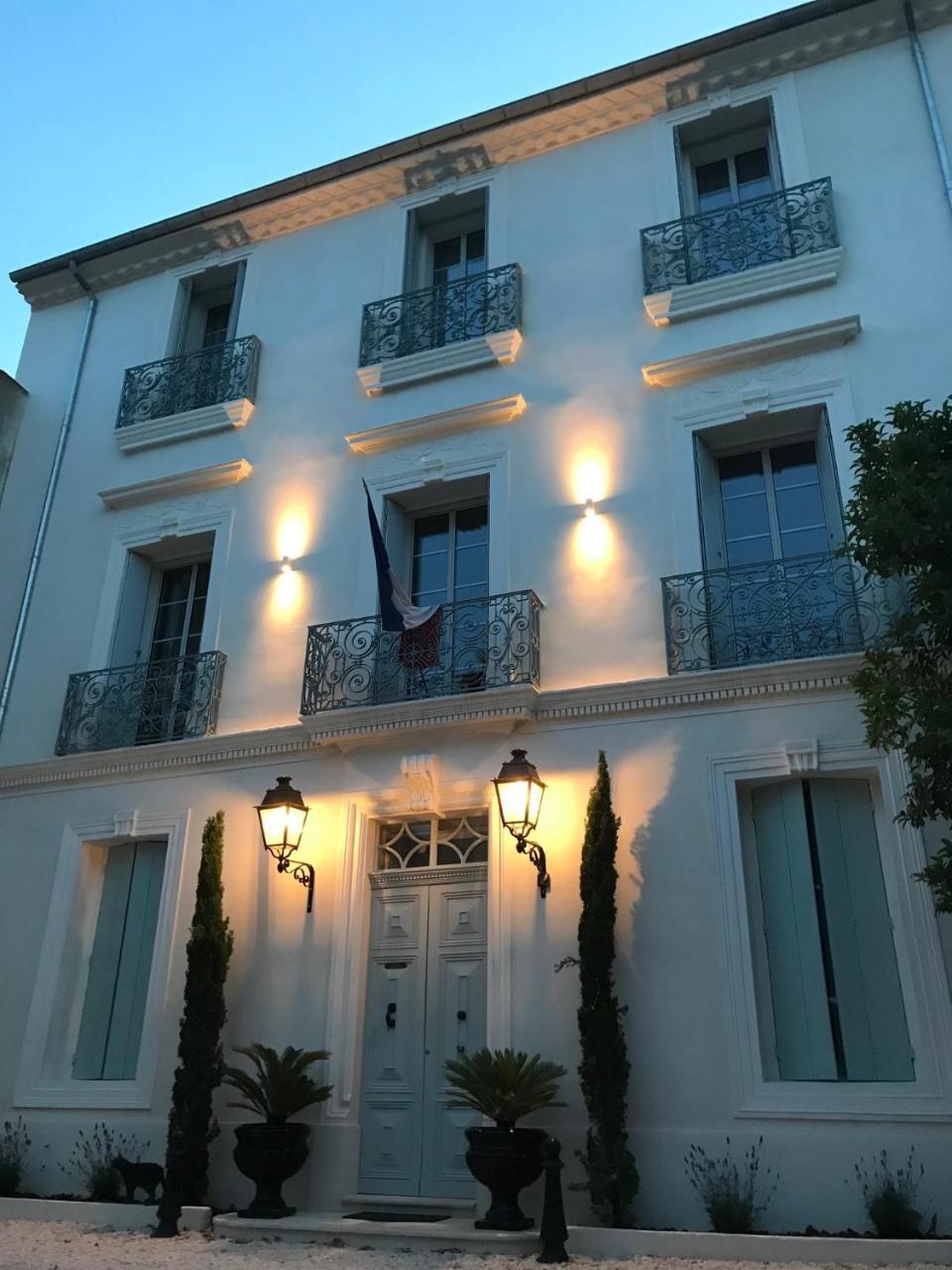 Lazare Maison de Maitre Appartements de Standing Avec Parking Privatif a Seulement 7 Minutes a Pied du Centre Historique de Beziers — 4-Star Luxury Hotel in Beziers, France