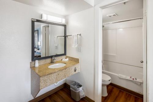 Super 8 by Wyndham Phoenix West - photo 9