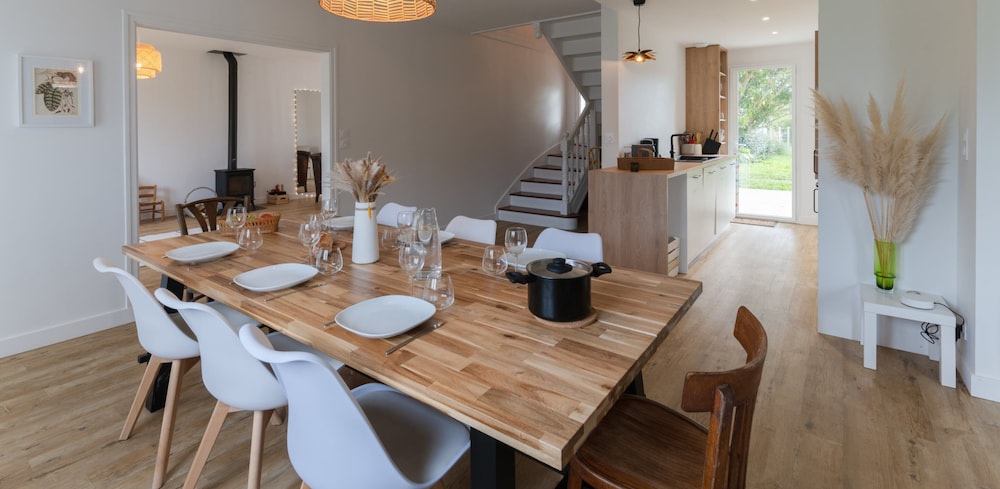 House by Plage de Melon With Garden Retreat — 4-Star Luxury Hotel in Porspoder, France