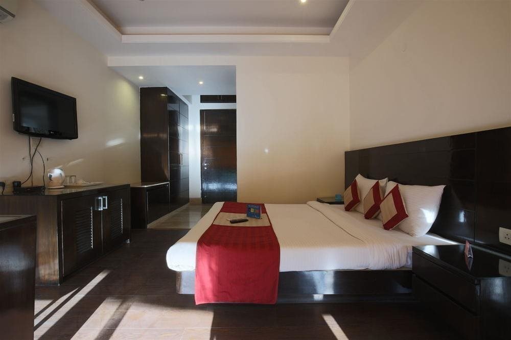 FabHotel Sikandarpur Metro Station