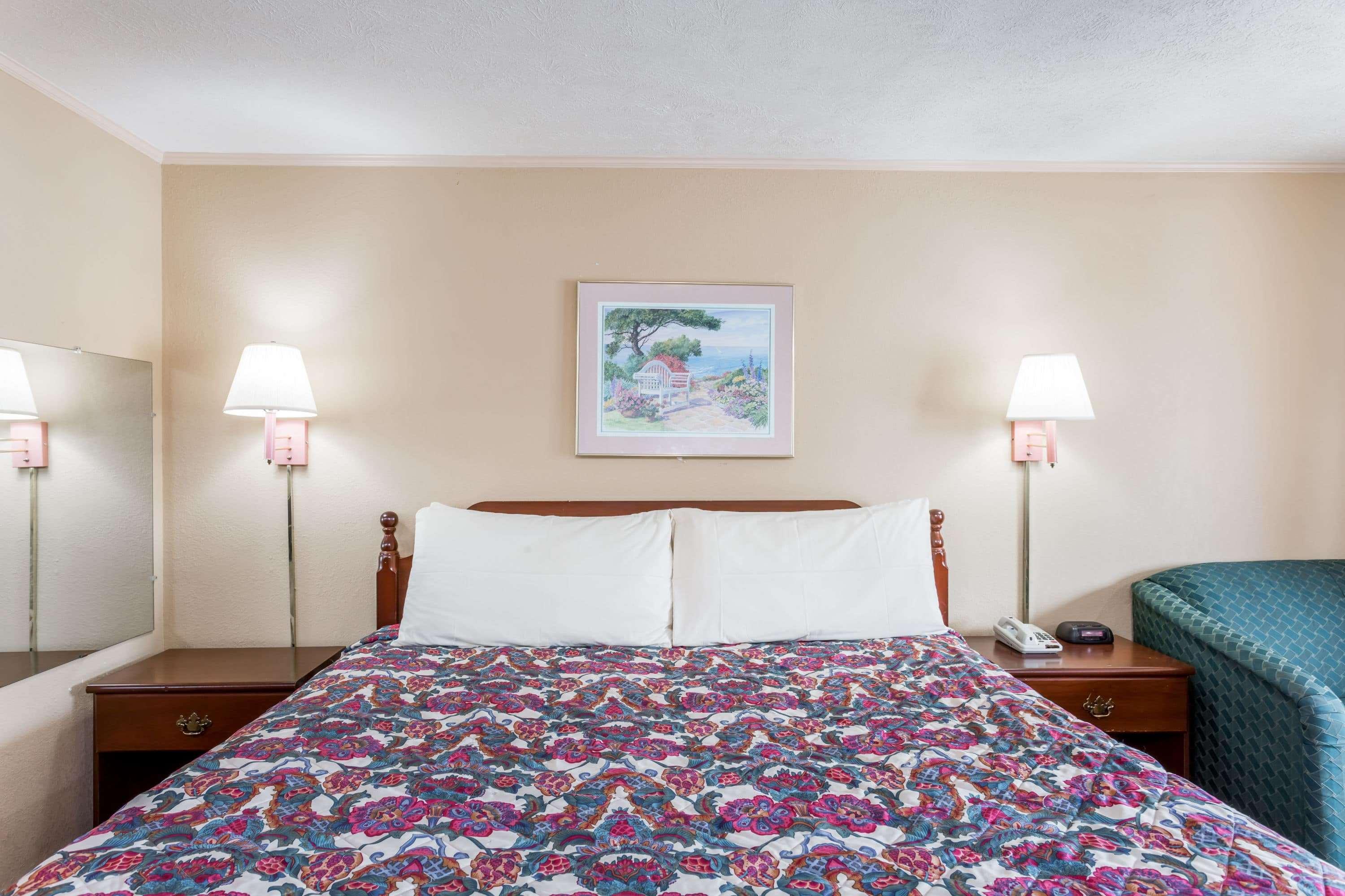 Travelodge by Wyndham Ridgeway Martinsville Area - photo 14