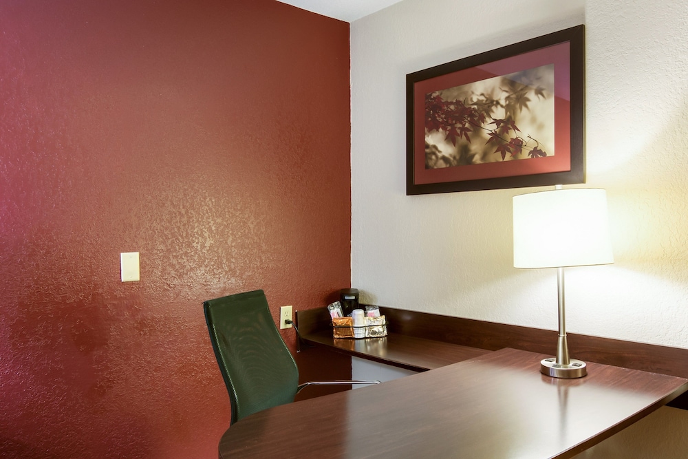 Red Roof Inn Grand Rapids Airport - photo 14