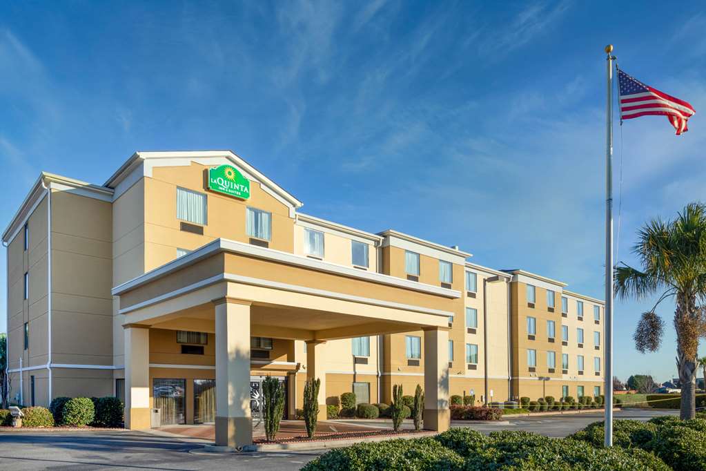 La Quinta Inn & Suites by Wyndham Warner Robins Robins AFB - photo 3