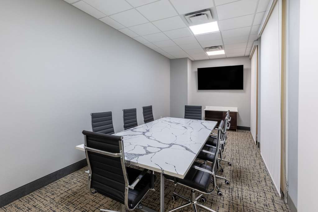 La Quinta Inn & Suites by Wyndham Dallas Frisco Stadium - photo 33