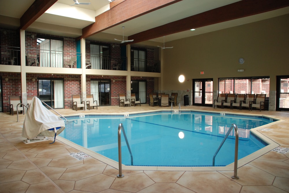 Express Suites Riverport Inn & Suites - photo 41