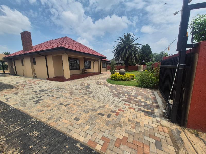 Ithonsi Guesthouse — 4-Star Luxury Hotel in Johannesburg, South Africa