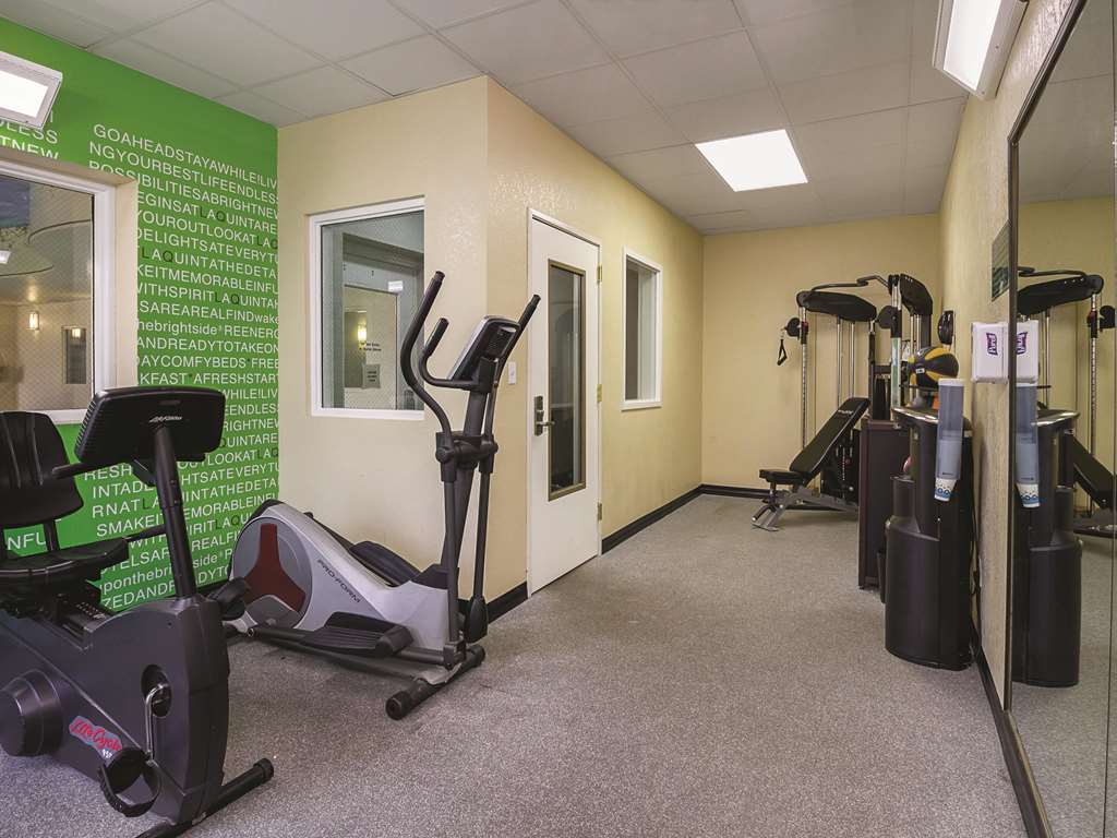 La Quinta Inn & Suites by Wyndham Bowling Green - photo 15