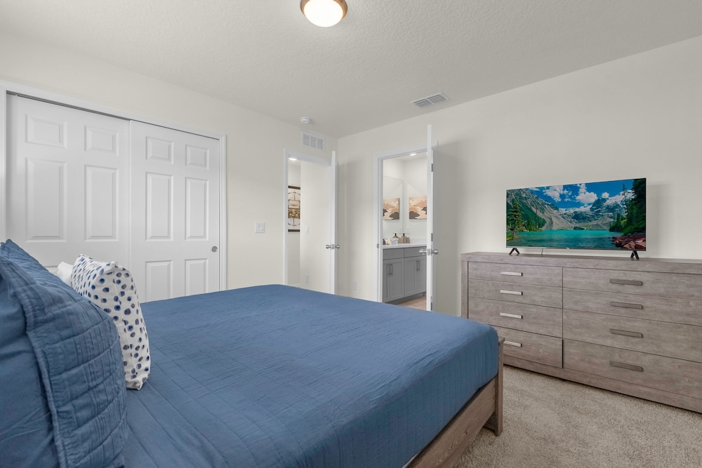 Upstay Solara Resort Retreat w Pool and Hot Tub - photo 28