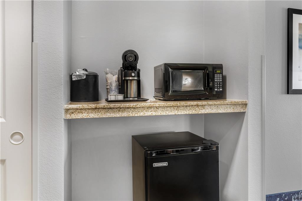Best Western Plus Fort Worth Forest Hill Inn & Suites - photo 31