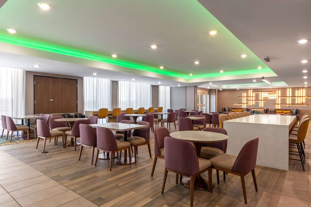 La Quinta Inn & Suites by Wyndham Yuma - photo 30