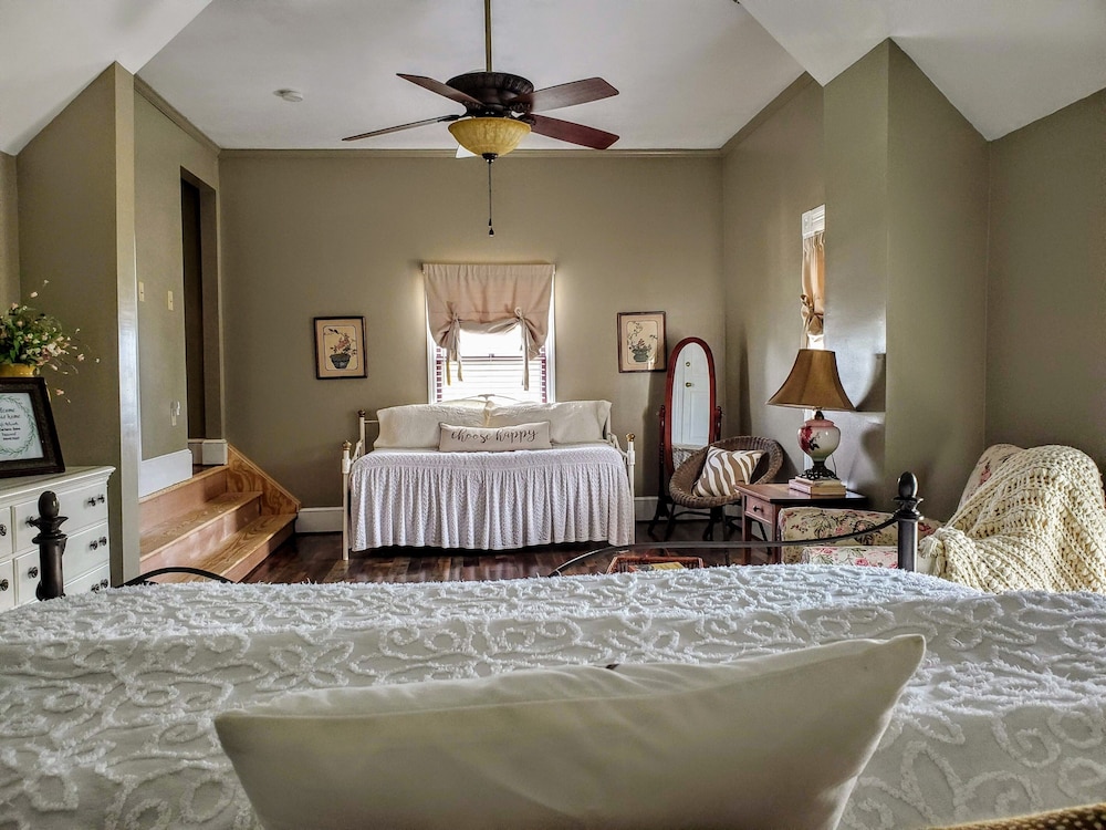The Claiborne Bed and Breakfast - photo 8