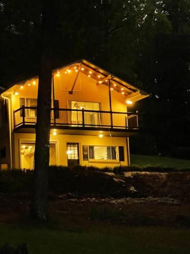 Cozy Lake Lanier property with amazing views — hotel in Dawsonville