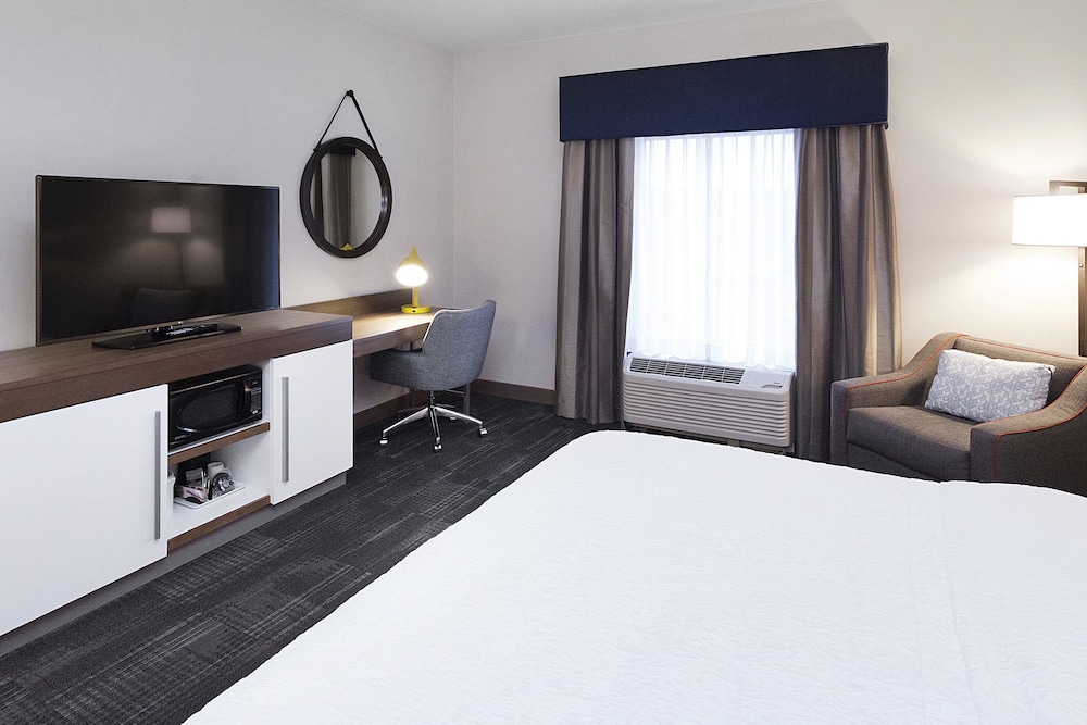 Hampton Inn & Suites Morgantown University Town Centre - photo 8