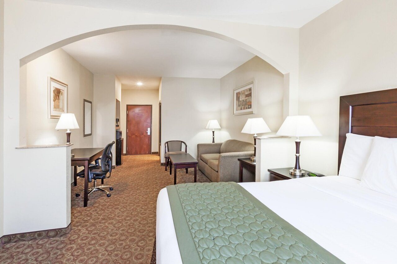 Grander Inn & Suites - photo 8
