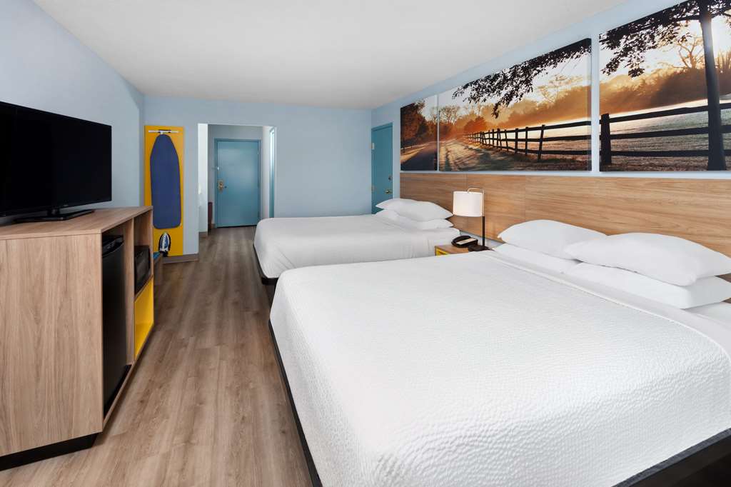 Days Inn & Suites by Wyndham Siler City - photo 11