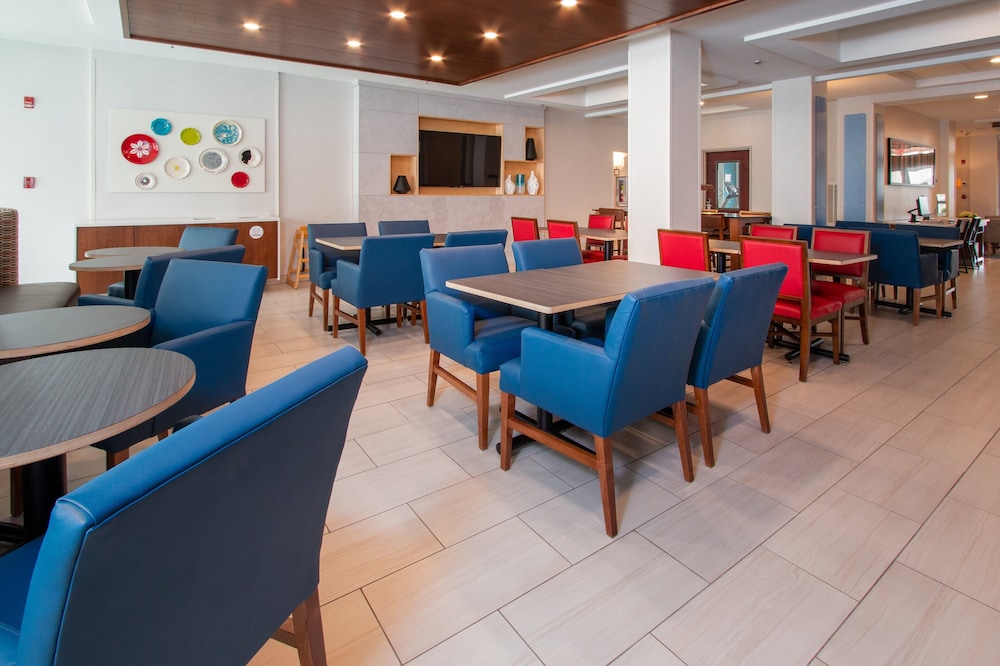 Holiday Inn Express Hotel & Suites Tupelo by IHG - photo 40
