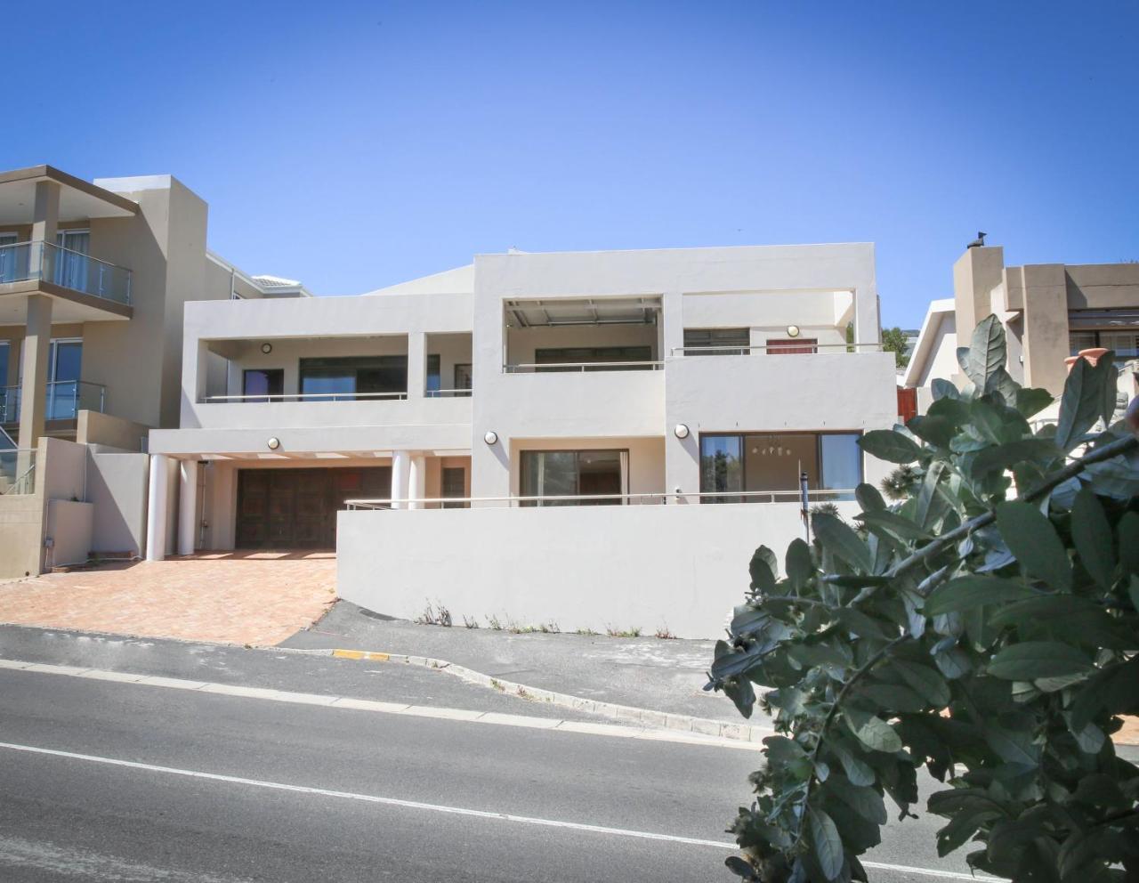5 Bedroom Traditional Fisherman’s Old Gem W Panoramic Views Bloubergstrand Cape Town
