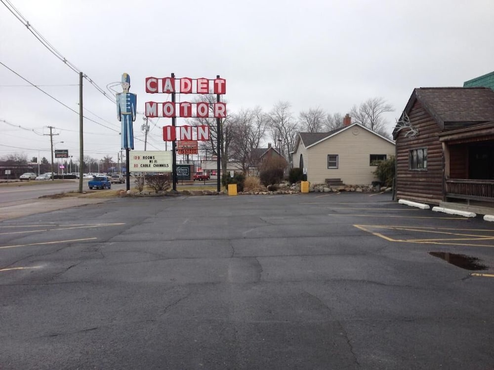 Cadet Motor Inn - photo 13