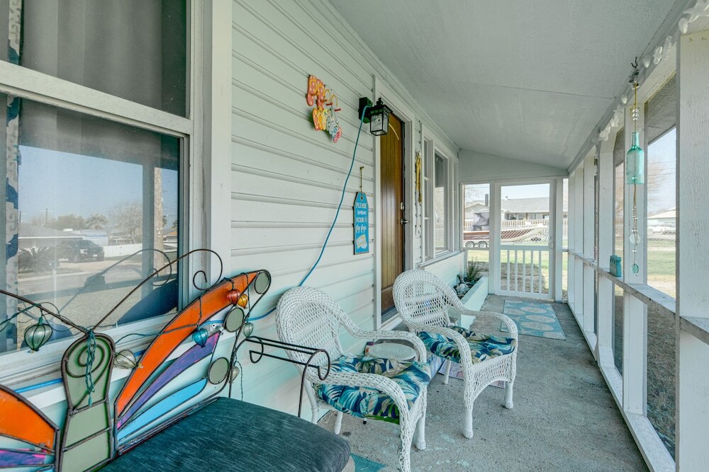 Aransas Pass Home w Fire Pit: 2 Mi to Redfish Bay - photo 7