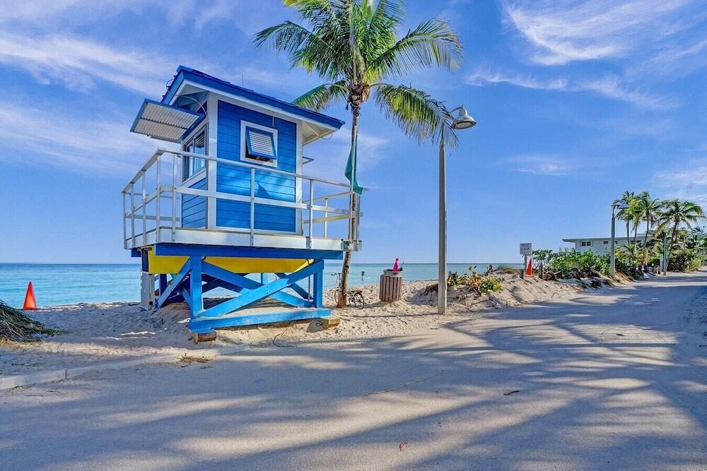 Coastal Studio by Hollywood Beach Boardwalk - photo 16