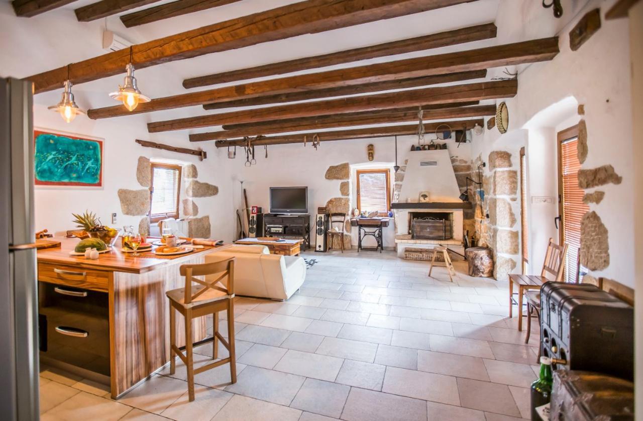 Apartments Villa Kras Krk — 4-Star Luxury Hotel in Dobrinj, Croatia