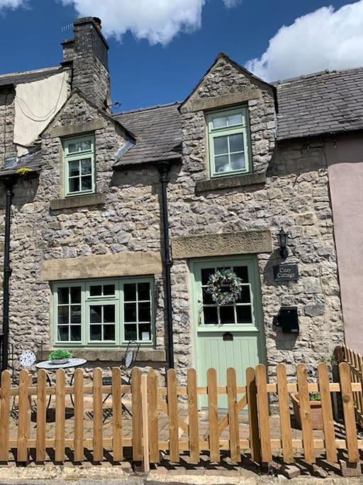 Gorgeous Cozy Cottage with a heritage feel walks pubs & wood burner — 4-Star Luxury Hotel in Tideswell, United Kingdom
